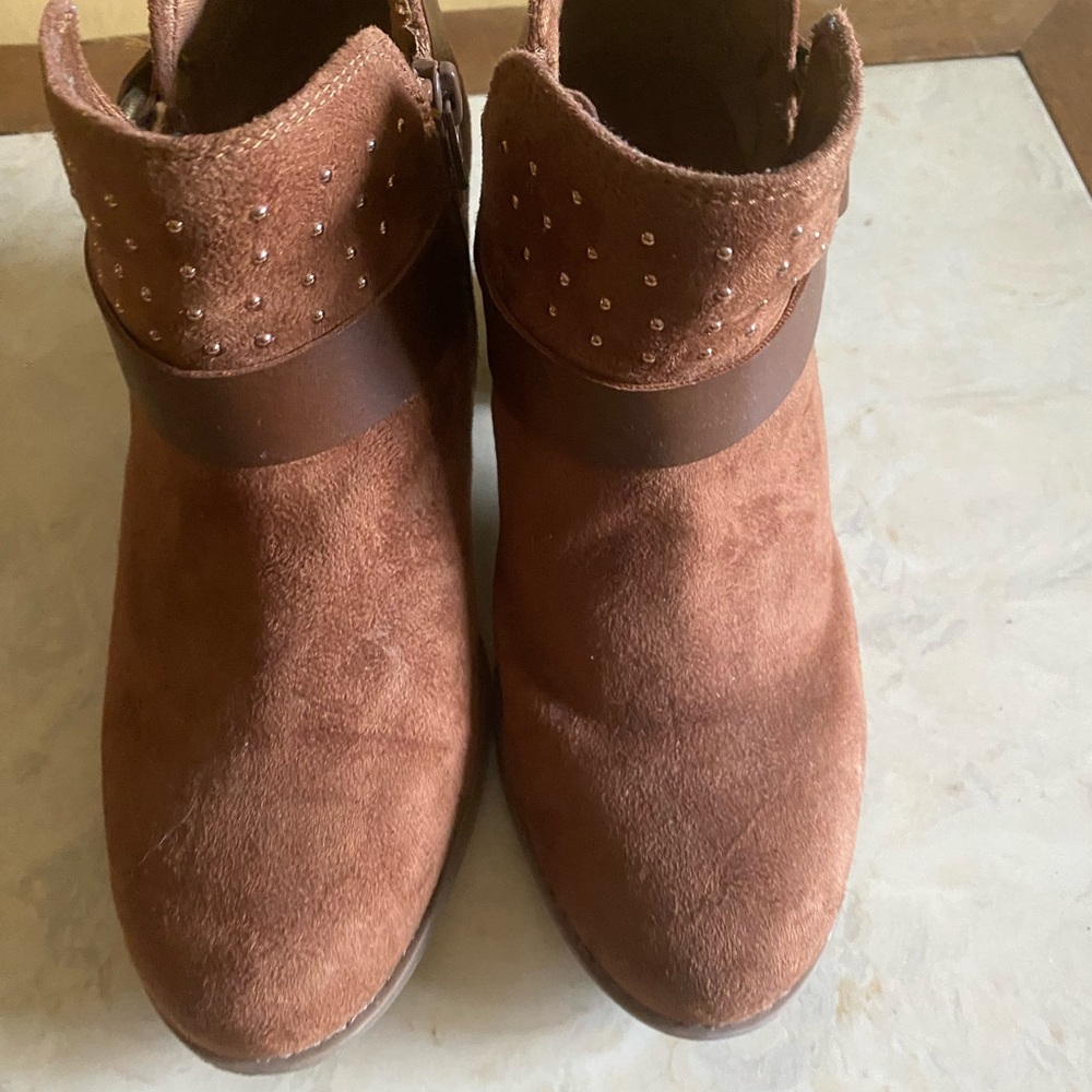 Ankle boots w/western style EUC
